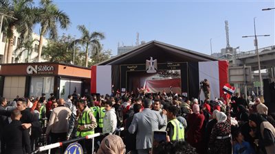 انتهاء الاقتراع في الانتخابات الرئاسية واستمرار التصويت لمن حضروا قبل التاسعة