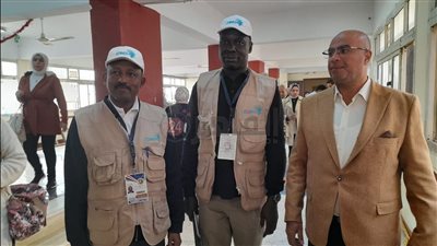 وفد الكوميسا يتفقد اللجنة الانتخابية لمدرسة الشهيد أحمد محمود مصطفى بالتجمع الأول| صور 