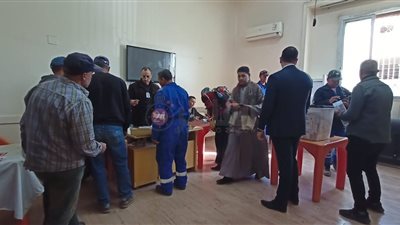 عشان خاطر مصر.. توافد كبير من الناخبين على لجان الوافدين للإدلاء بأصواتهم في الانتخابات الرئاسية بالمنيا