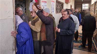 قبل ساعات من غلق اللجان.. تزايد الإقبال على التصويت في ثاني أيام الانتخابات الرئاسية بسوهاج| صور