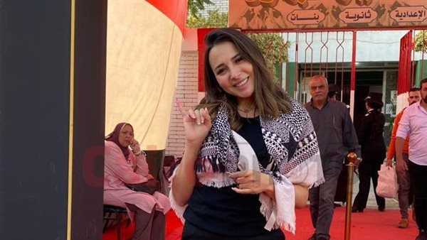 المطربة ساندي 