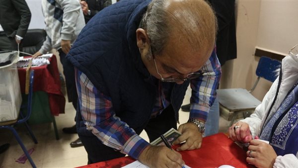 هشام حطب أثناء الإدلاء