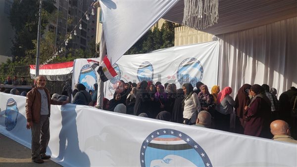 طوابير أمام اللجان