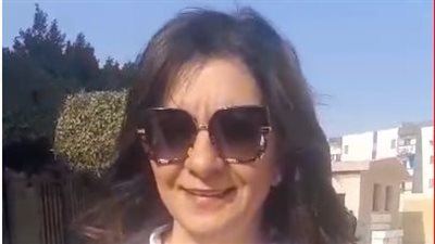 السفيرة نبيلة مكرم تدلي بصوتها في الانتخابات الرئاسية: عرس وطني يجب المشاركة به 