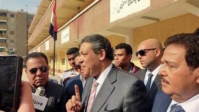 الشباب هو البطل اليوم.. المرشح حازم عمر يتفقد لجان الانتخابات الرئاسية في بنها |صور 