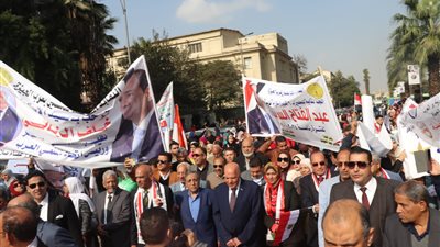 بأعلام مصر.. مسيرة حاشدة للمعلمين للمشاركة في الانتخابات الرئاسية 2024