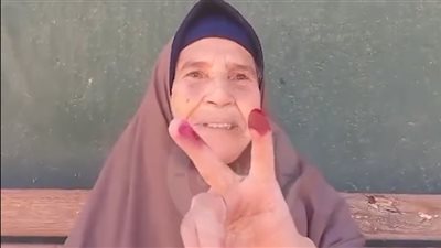 مسنة بالفيوم تختار السيسي في الانتخابات: نزلت وأنا صايمة وبشجع أهلي وجيراني على المشاركة| بث مباشر 