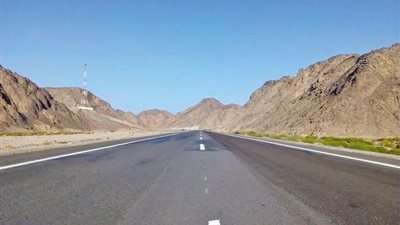 إعادة فتح طريق مرسى علم - إدفو جزئيًا بعد غلقه بسبب السيول 