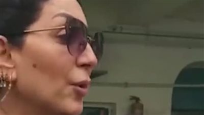 وفاء عامر: أطالب الرئيس بالاهتمام بالفقراء وتوفير السلع لهم.. والطرق والكباري وفروا علينا الوقت | بث مباشر