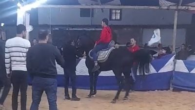 قبل انتهاء التصويت.. زفة بالخيل والطبل البلدي أمام إحدى اللجان في الانتخابات الرئاسية | بث مباشر 