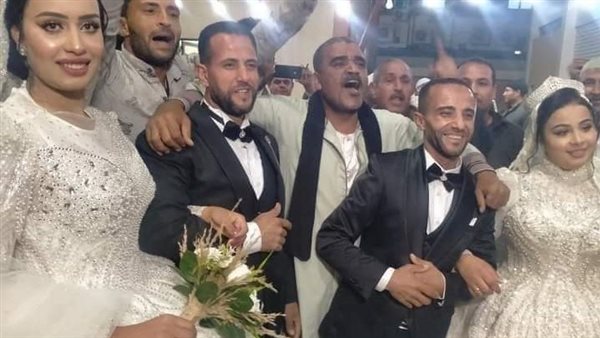 عريسان وزوجتيهما