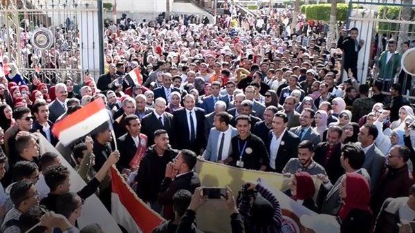 مسيرة حاشدة لطلاب