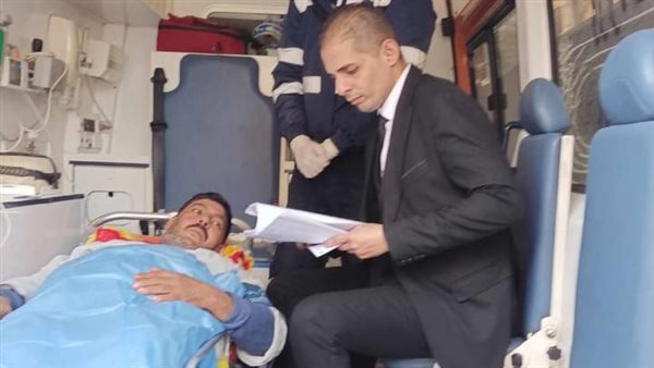 ناخب يدلي بصوته داخل