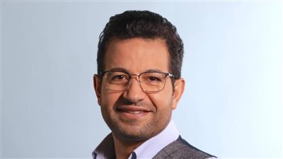 الجزيرة توقف المذيع أيمن عزام بسبب حديثه عن الحكام العرب