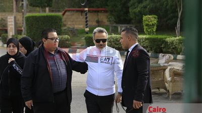 إيهاب فهمي وخالد جلال يشاركان في جنازة زوج وزيرة الثقافة السابقة |صور