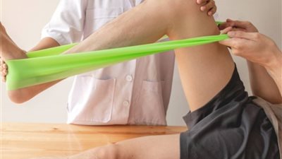 فوائد العلاج الطبيعي لكبار السن في تقوية العضلات والتوازن 