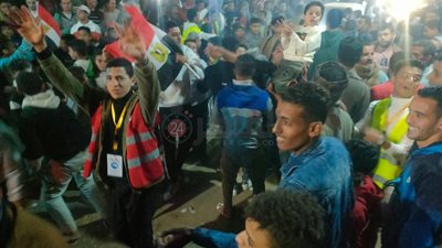 قبل انتهاء اليوم الأخير.. قرية سيلا بالفيوم تحتشد أمام اللجنة الانتخابية للتصويت في الانتخابات الرئاسية 