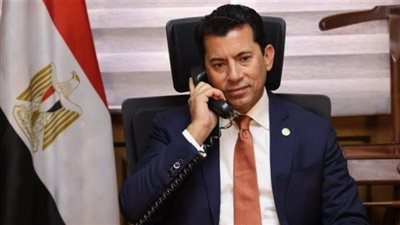 وزير الرياضة يتواصل هاتفيًا مع بعثة النادي الأهلي بعد التأهل لنصف نهائي مونديال الأندية