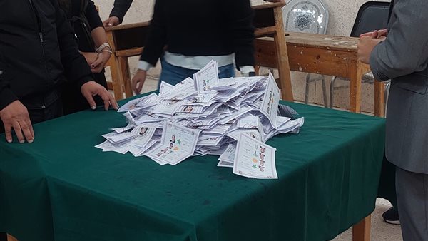 بدء فرز الأصوات في