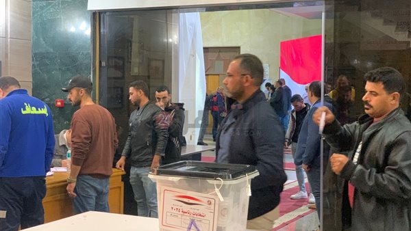 تزاحم المواطنين على