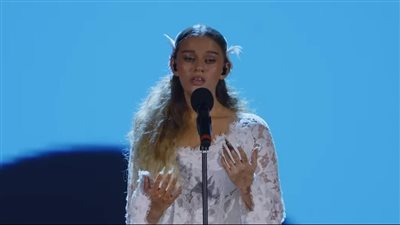 الفلسطينية إليانا تغني غصن الزيتون في حفل افتتاح الدورة السادسة بمهرجان الجونة