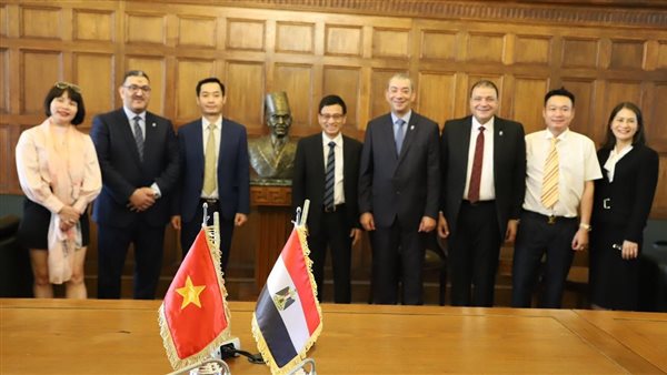 وفد فيتنامى يزور