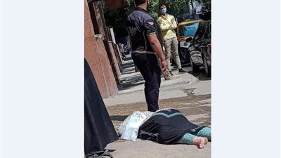 قصة سيدة المطرية المُلقاة أمام المستشفى بفيروس كورونا بعد رفض 3 مستشفيات استقبالها (صور وفيديو)