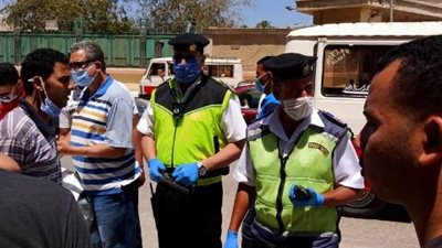 الداخلية: سحب تراخيص 324 سيارة بالقاهرة لعدم التزام قائديها بارتداء الكمامة