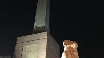 رئيس الوزراء يتفقد المرحلة النهائية لمشروع إضاءة ميدان التحرير بعد تطويره