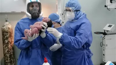 كامل النمو.. العجوزة التخصصي ينجح في ولادة طفل لأم مصابة بكورونا للمرة السابعة (صور)