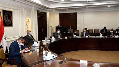 وزير الإسكان يوجه بسرعة البدء في تنفيذ الأعمال بمشروع تطوير “سور مجرى العيون”