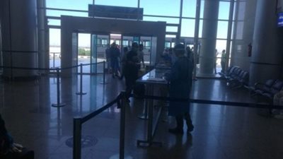 مطار سوهاج يستقبل أول رحلة قادمة من الكويت وخضوعهم لإجراء اختبارات فيروس كورونا