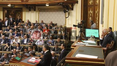 البرلمان يوافق على إتاحة التحاق المفصولين من “الطب العسكرية” بكليات الطب المدنية