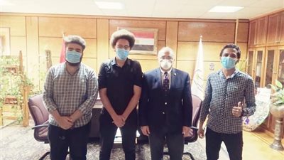 أجبروا الطلاب على شراء الكتب.. اتحاد طلاب أسيوط يتقدم بمذكرة لرئيس الجامعة ضد 23 أستاذًا (صور)