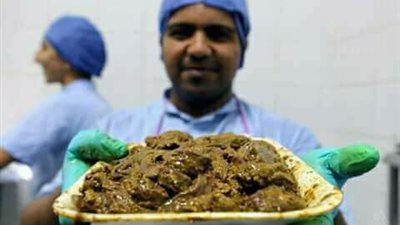 كيف نحمي أنفسنا من انتقال عدوى فيروس كورونا بعد شراء الأطعمة من الأسواق؟ (إنفوجراف)