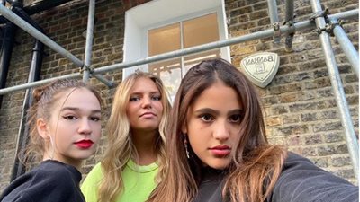 بعد صورها المثيرة.. جنا عمرو دياب تشعل السوشيال ميديا مع صديقاتها (صورة)