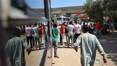 “بعيط من نظرات الناس”.. حكاية تباع أتوبيس تسبب الإهمال الطبي في عجزه مدى الحياة (صور وفيديو)