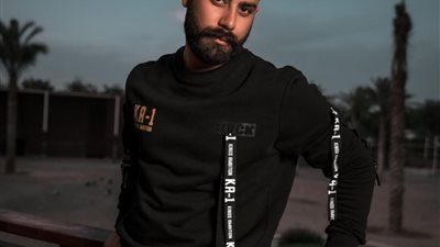 الانفلونسر عزيز العقاد يستعد لإطلاق أولى أغانيه “مالك”