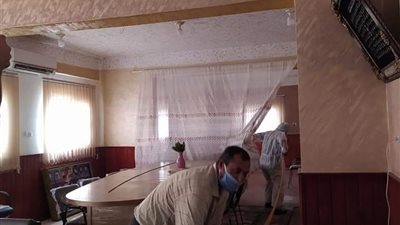 بعد تأكد إصابة رئيس المدينة الجديد.. الطب الوقائي يعقم مبنى مجلس مدينة قطور بالغربية (صور)
