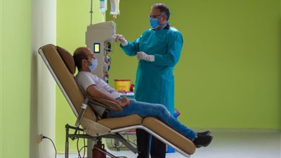 “الصحة”: بلازما دم المتعافين تحت التجربة ولم يتم اعتماده من اللجنة العلمية