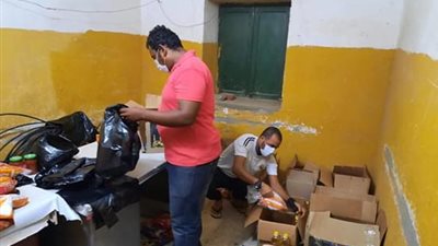 “قطار الخير” مبادرة لتجهيز وجبات للمصابين بكورونا فى العزل المنزلى بأسوان (صور)