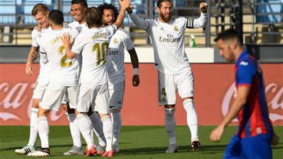 ريال مدريد يفوز على إيبار بثلاثية ويستمر بمطاردة برشلونة