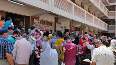 هل يضع معلمو مصر الحكومة في ورطة قبل امتحانات الثانوية العامة؟.. مصادر تجيب