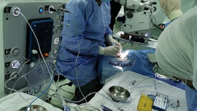 سوهاج التعليمى يعيد النور لعيون مصاب بفيروس كورونا (صور)