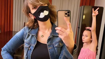 إيمان العاصي: “علاقتي ببنتي كانت الأصعب إنسانيًا.. وكريم قاسم أكثر من طمأنني في العزل” (حوار)