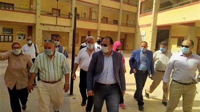بعد تعافيه من كورونا.. نائب محافظ الإسكندرية يتابع جاهزية لجان واستراحات الثانوية العامة (صور)