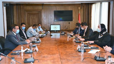 محافظ البحيرة لوزيرة التجارة: التعاقد على ماكينات جديدة بطاقة إنتاجية 400 ألف كمامة يوميا