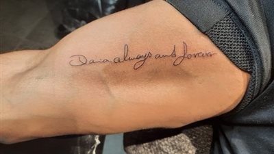 كريم فهمي يضع “تاتو” باسم زوجته على كتفه: “دانيا إلى الأبد” (صور)