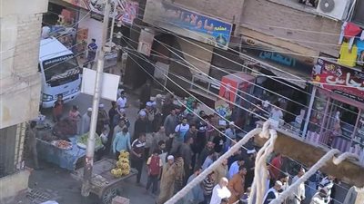 رغم ارتفاع أعداد الإصابة في المنطقة.. زفة شعبي لنقل جهاز عروس بأخميم (صور)