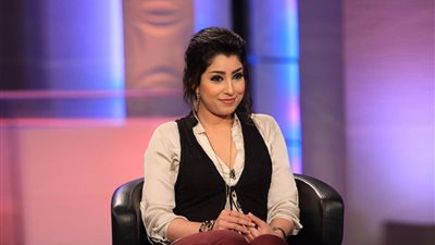 بعد اعتذار مخرجه.. آيتن عامر تنسحب من مسلسل “ملاك” لكريم فهمي